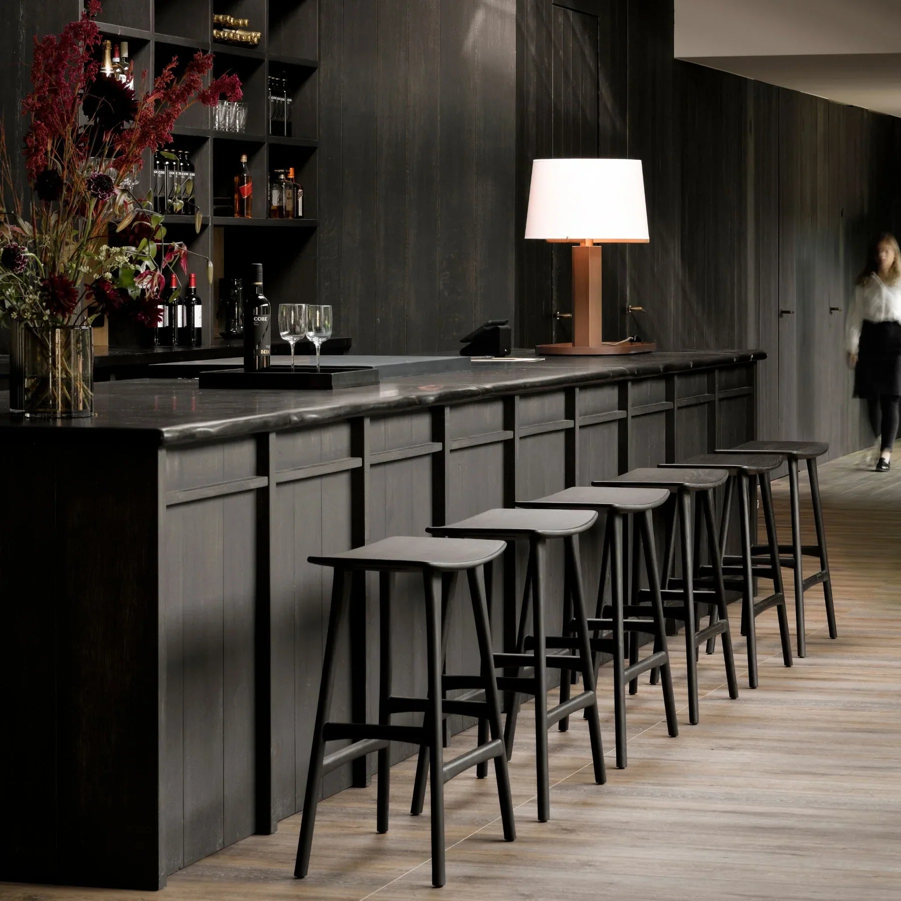 Taburetes de bar de diseño atemporal | Nomad Interiors