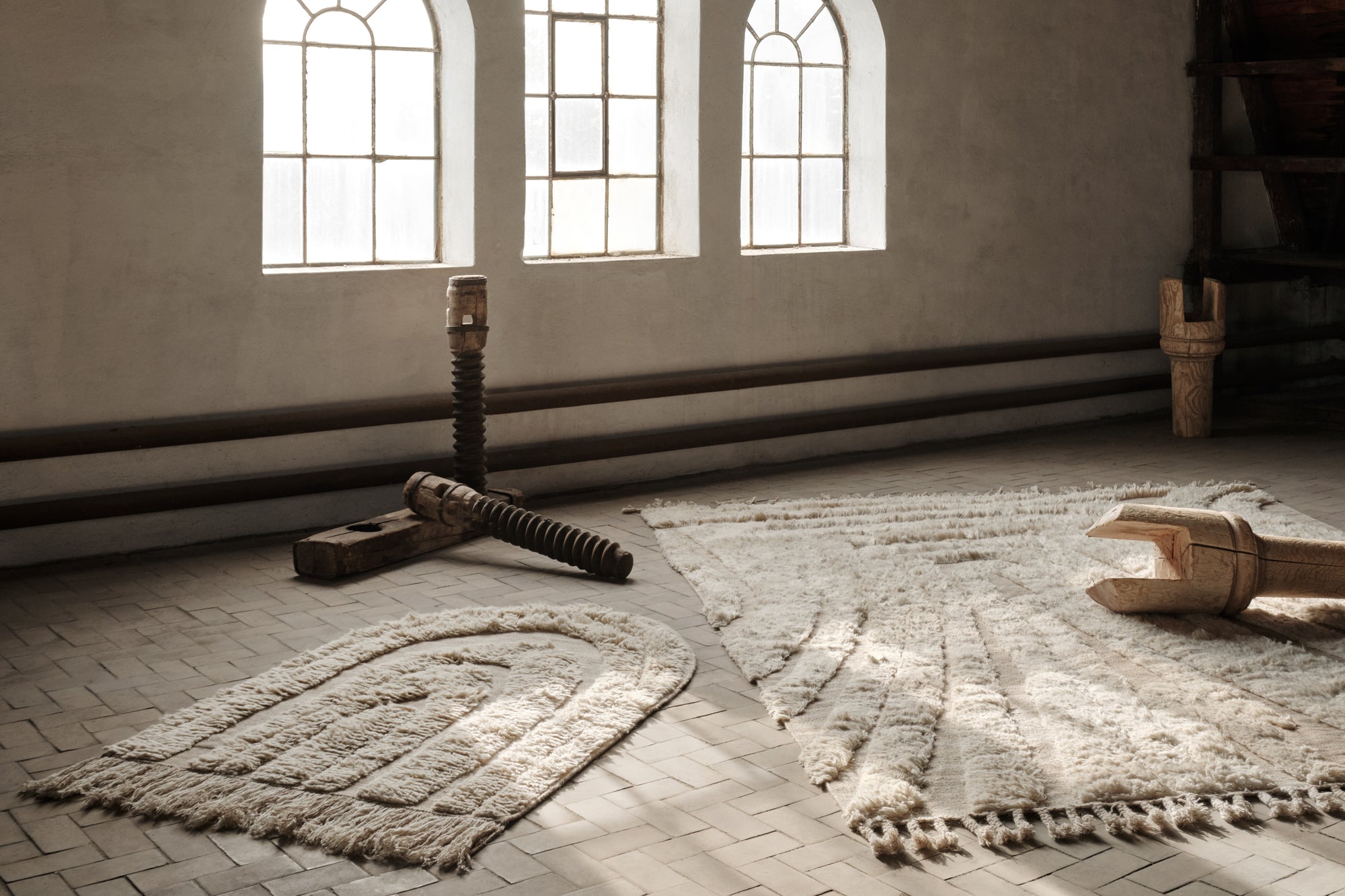 Alfombras artesanales Cappelen Dimyr en lana natural en Nomad Interiors