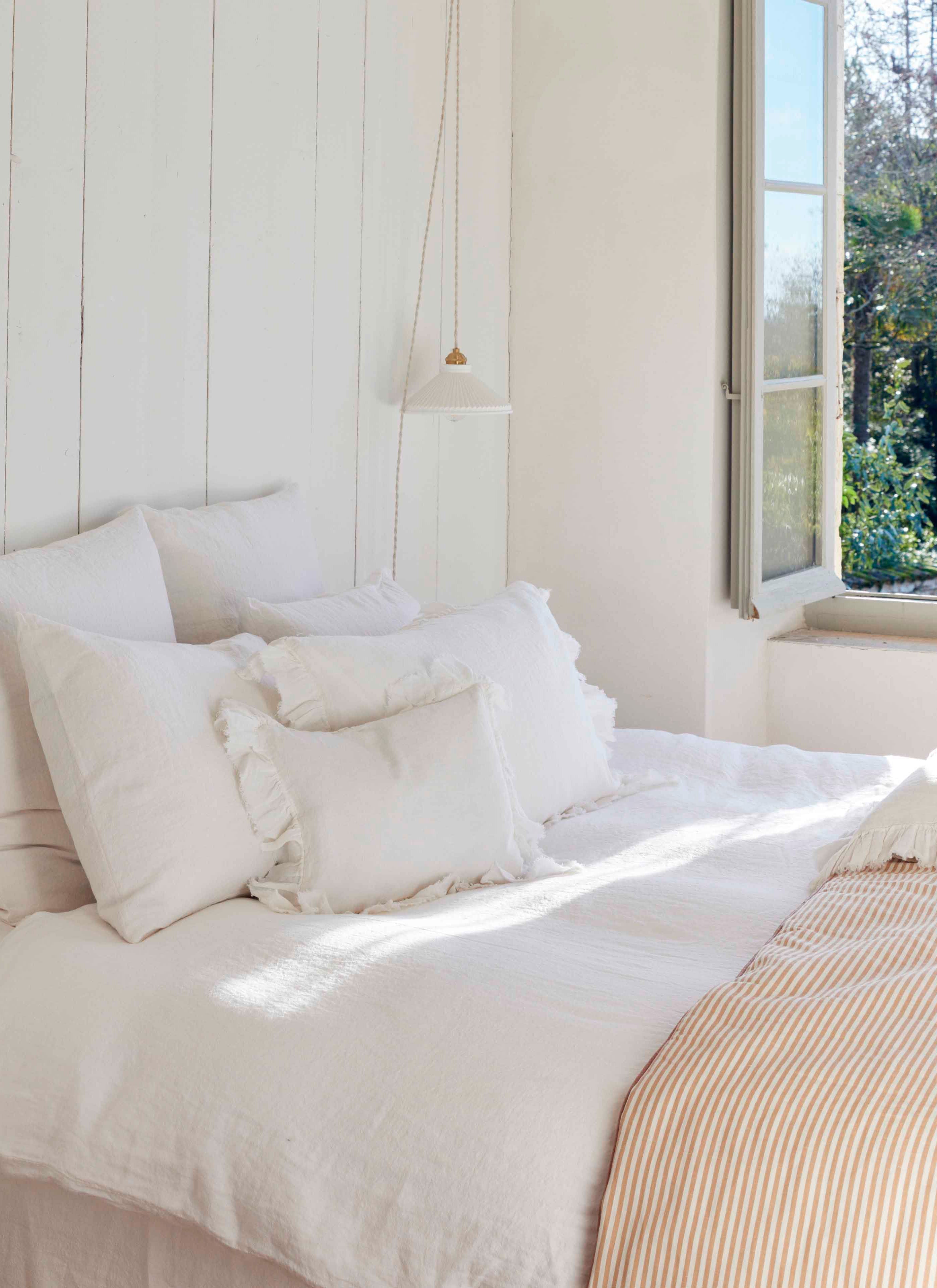 Cojines Vice Versa de Maison de Vacances en lino lavado en Nomad Interiors