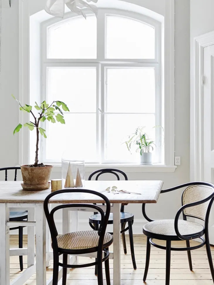 Sillas bentwood checas de TON en Nomad Interiors