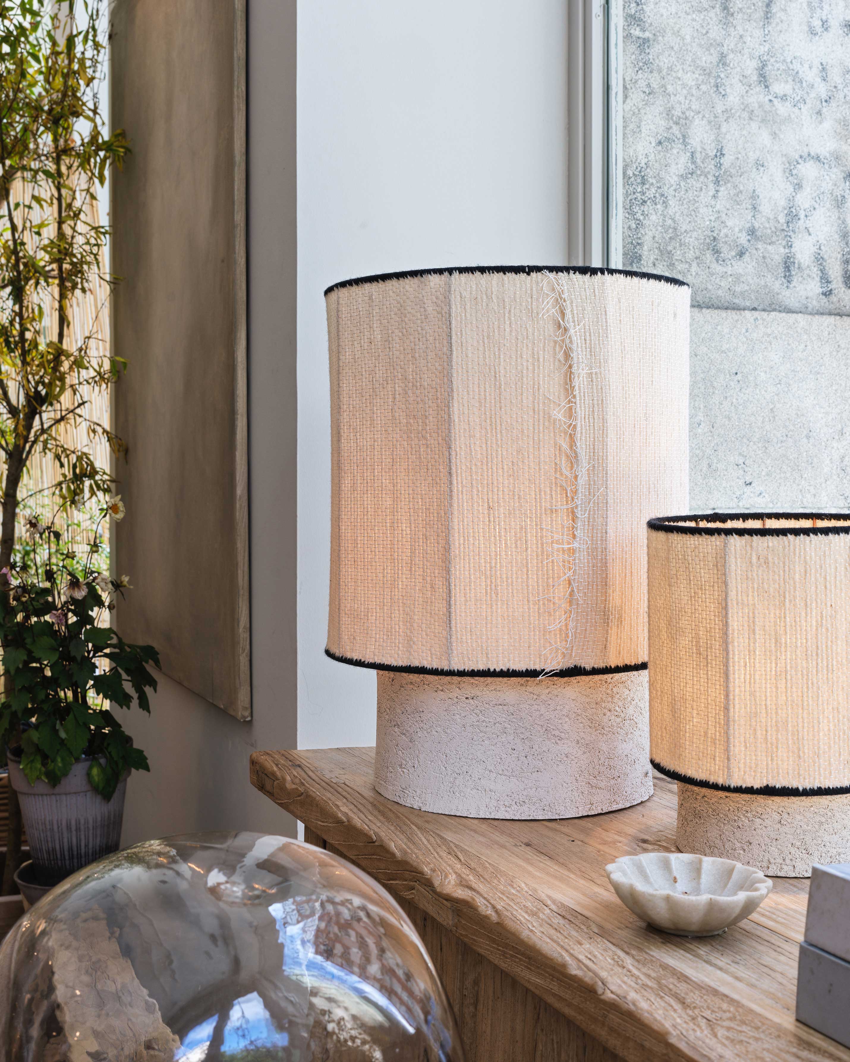 Lámparas Kale de papel artesanal de Maison de Vacances en Nomad Interiors