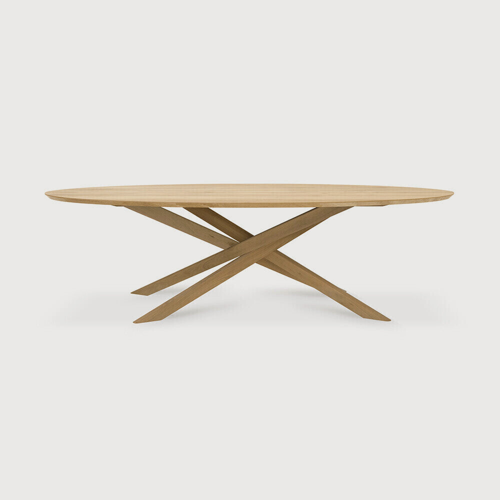 Mesa Mikado Oval en roble de Ethnicraft - vista lateral | Nomad Interiors