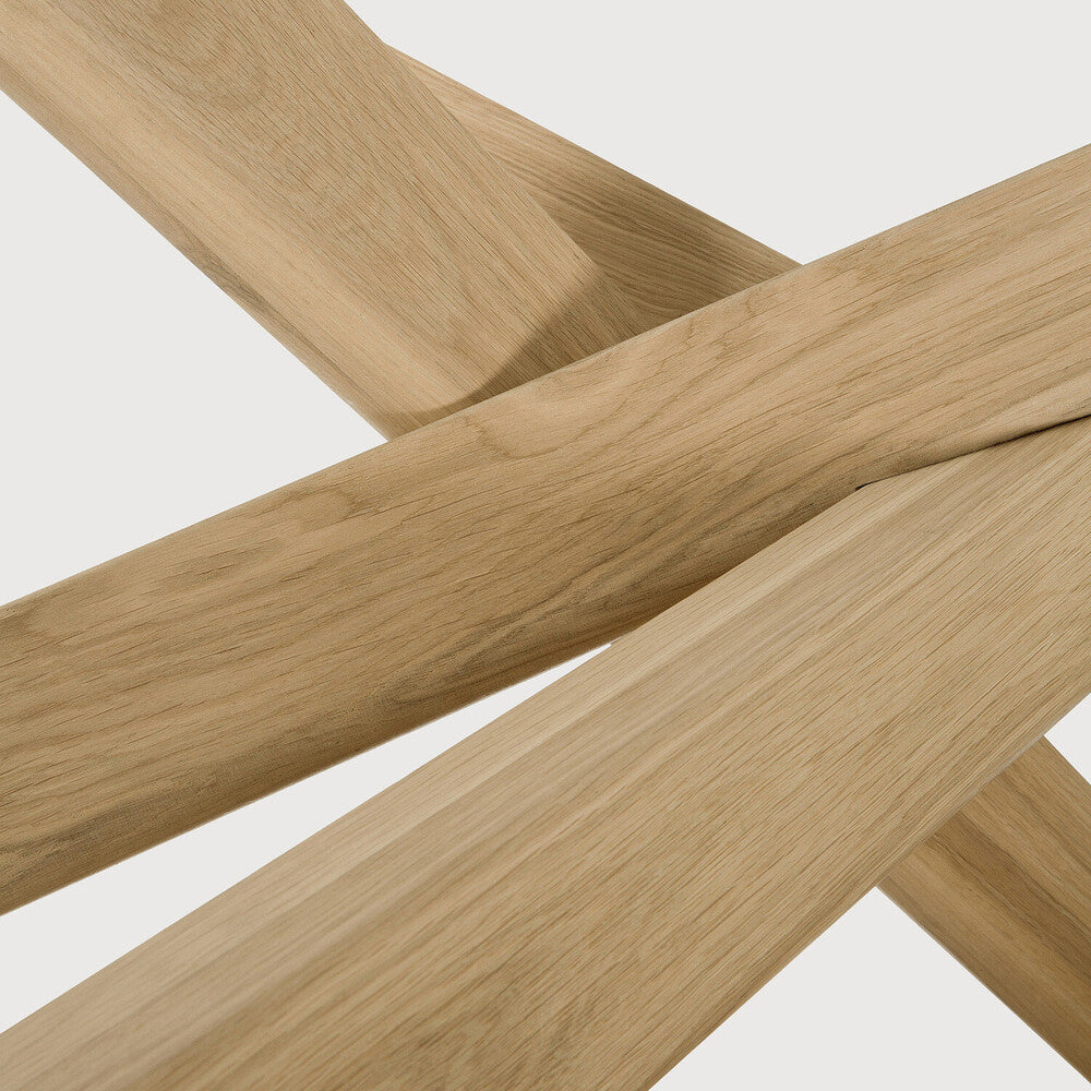 Mesa de reunión Mikado oval en roble y madera de Ethnicraft - textura | Nomad Interiors
