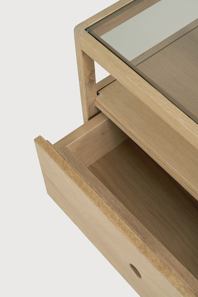 Mesita de Noche Spindle Roble de Ethnicraft - vista 7 | Nomad Interiors