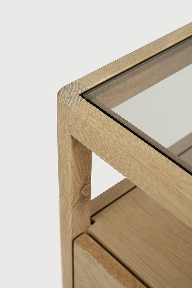 Mesita de Noche Spindle Roble de Ethnicraft - vista 8 | Nomad Interiors