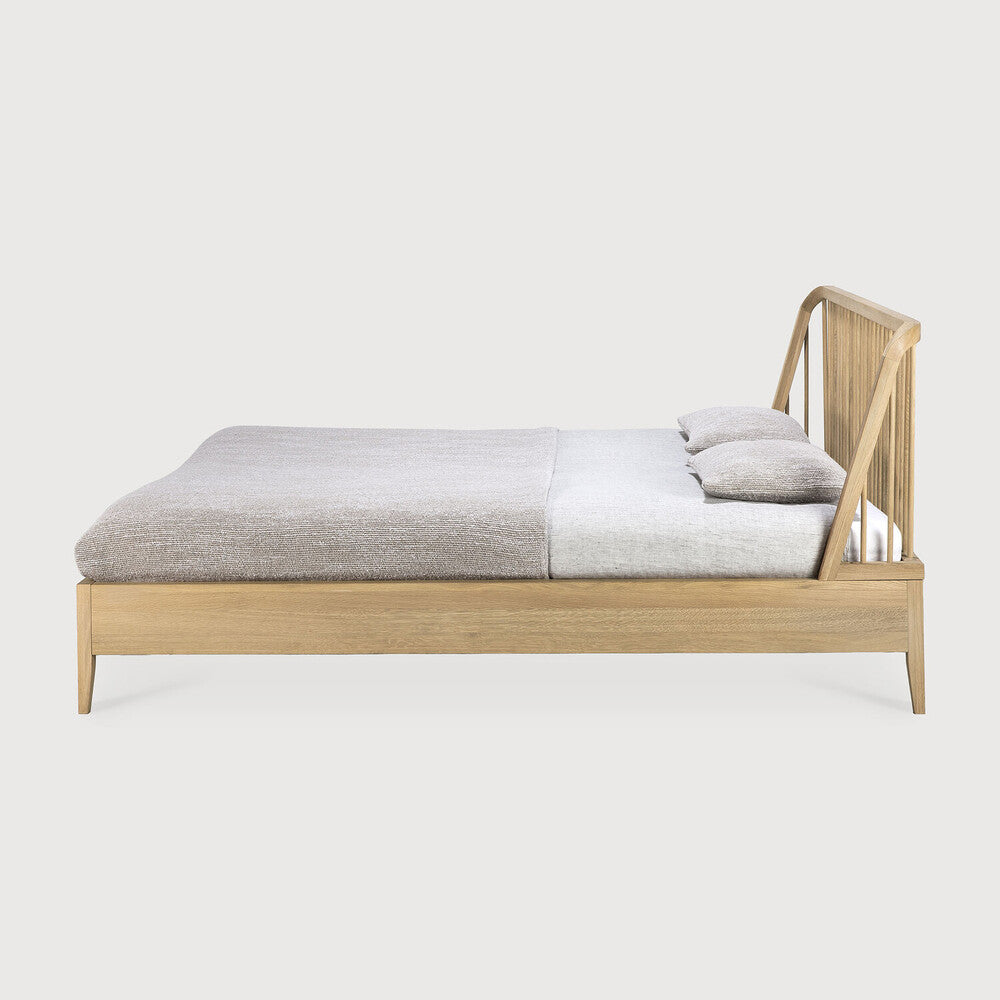 Cama Spindle Roble de Ethnicraft - ambiente | Nomad Interiors