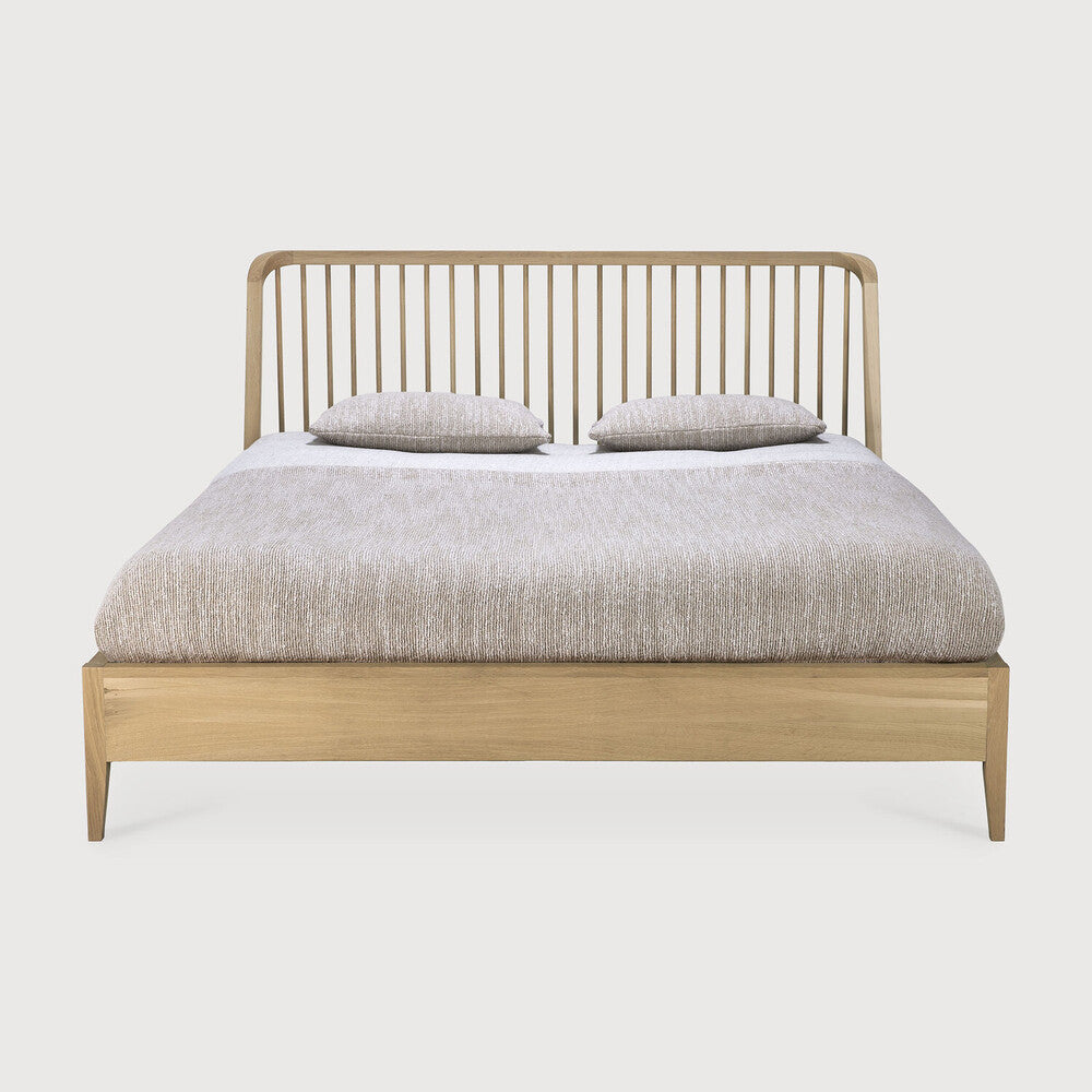 Cama Spindle Roble de Ethnicraft - vista lateral | Nomad Interiors