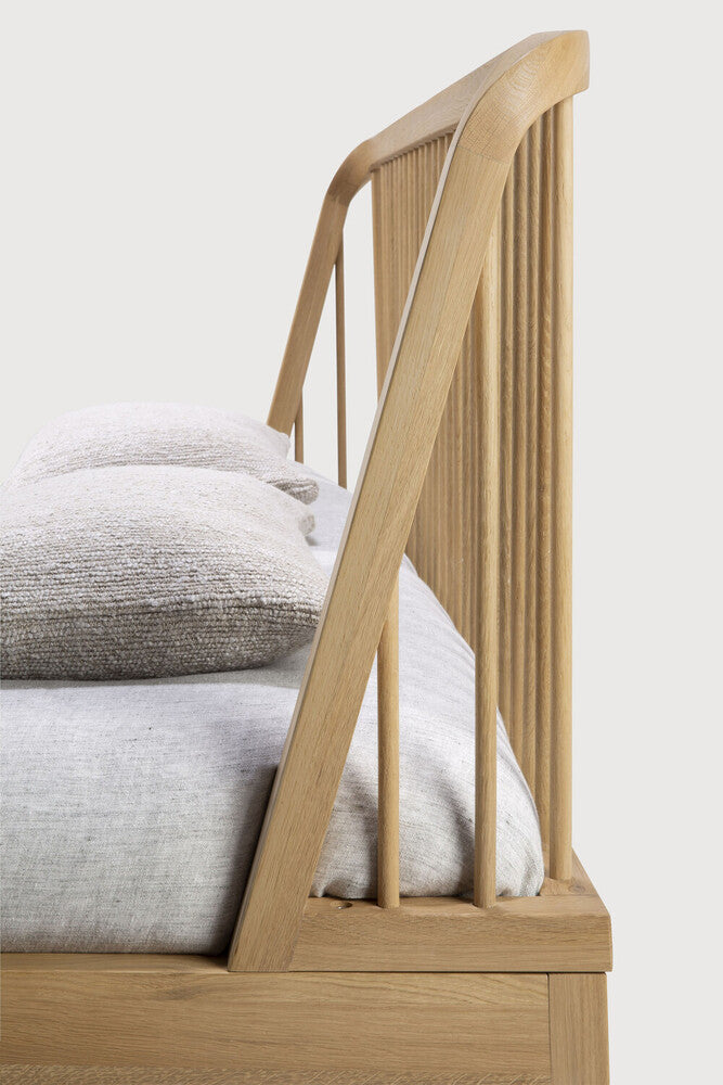 Cama Spindle Roble de Ethnicraft - vista 7 | Nomad Interiors