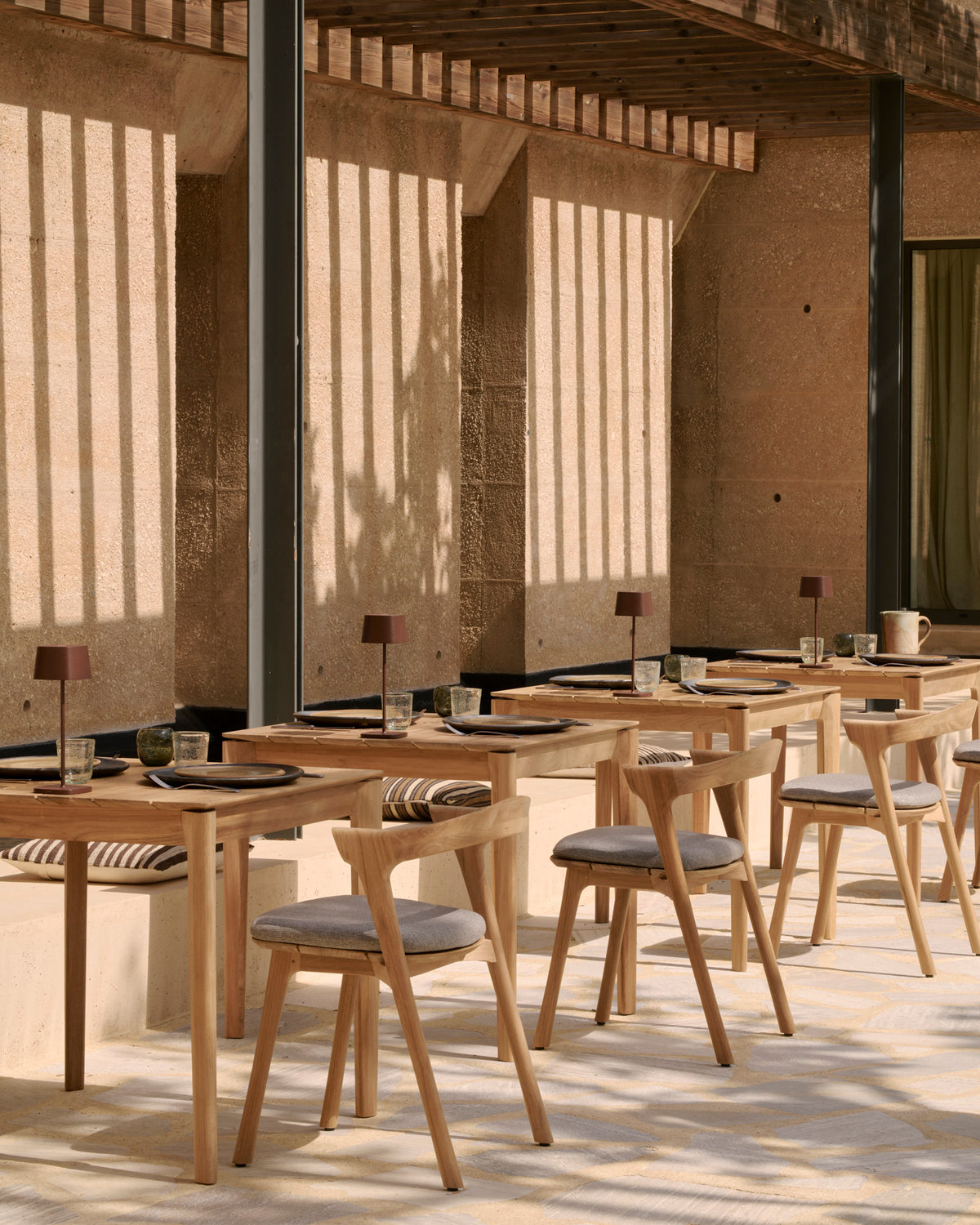 Mesa Bok Outdoor Teca de Ethnicraft - detalle | Nomad Interiors