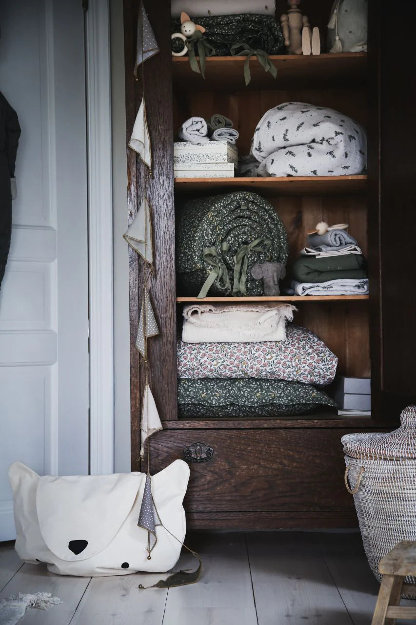 Floral Moss Bed Cover Single en algodón de Garbo Friends - ambiente | Nomad Interiors