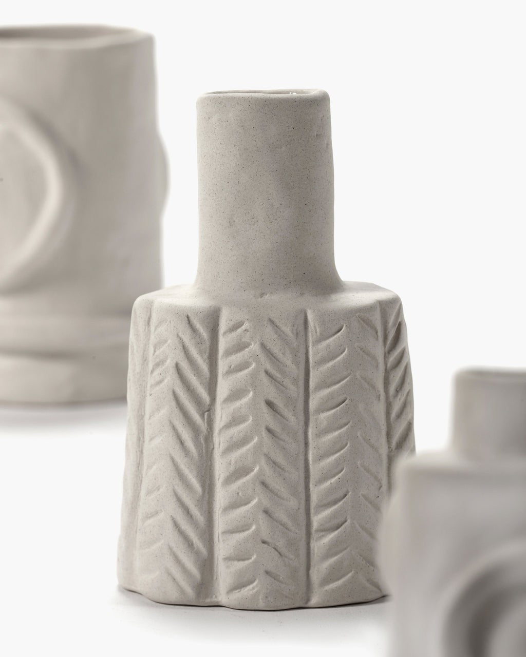 Vase ass/6 beige Molly de Serax - textura | Nomad Interiors