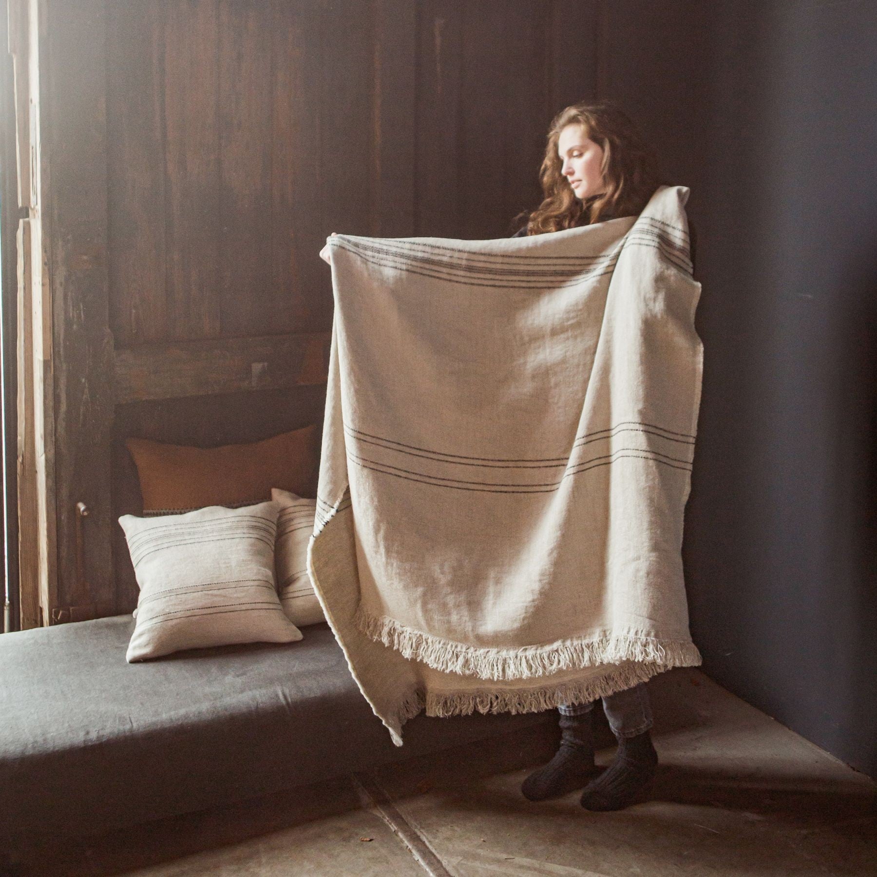 Marrakesh  Throw 140x220 - Stripe en lino y lana de LIBECO - vista 6 | Nomad Interiors