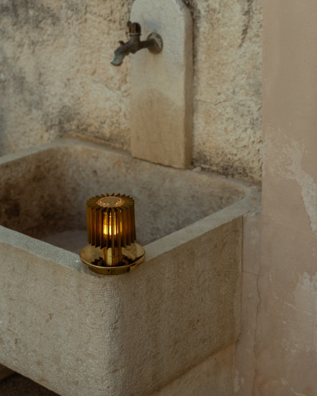 In The Sun – Lámpara de Mesa Inalámbrica