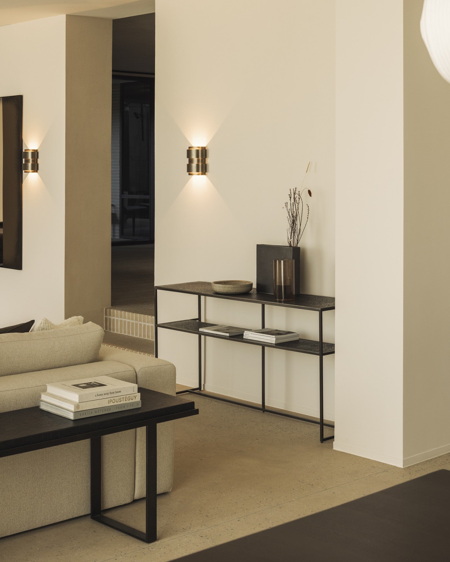 Consola Pentagon de Ethnicraft - vista 9 | Nomad Interiors