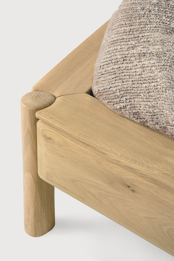 Cama PI – Roble macizo & cabecero tapizado de Ethnicraft - vista 7 | Nomad Interiors