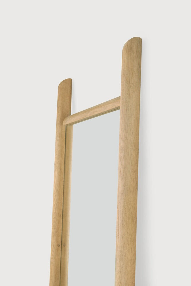 Espejo PI – Roble macizo natural en lino y yute de Ethnicraft - ambiente | Nomad Interiors
