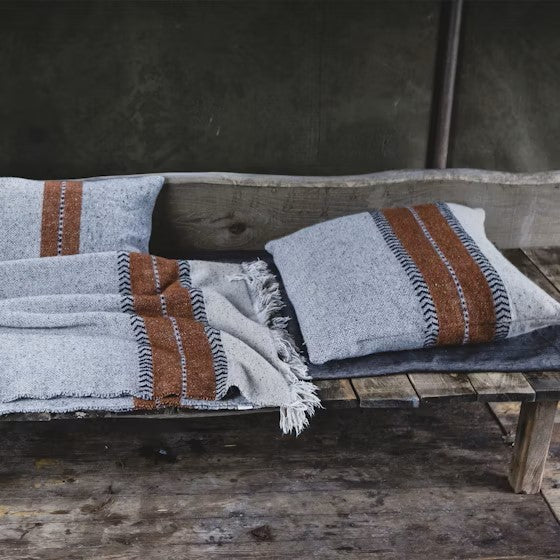 Funda cojín Montana en lana de LIBECO - detalle | Nomad Interiors