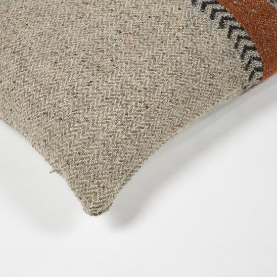 Funda cojín Montana 40 * 80 en lana de LIBECO - vista lateral | Nomad Interiors
