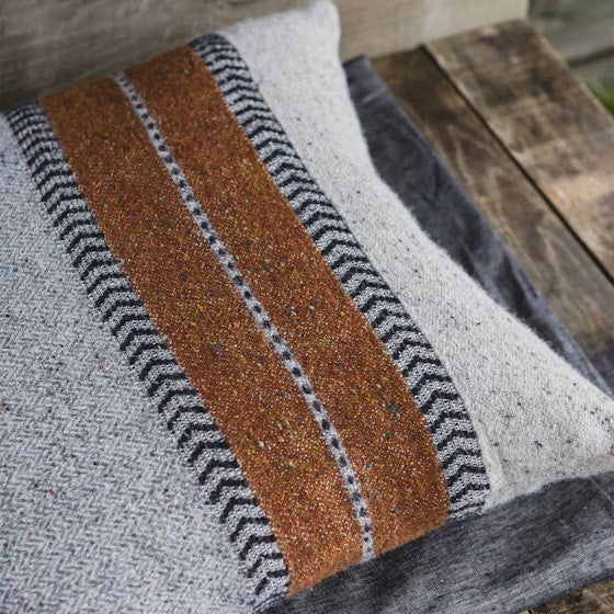 Funda cojín Montana 40 * 80 en lana de LIBECO - textura | Nomad Interiors
