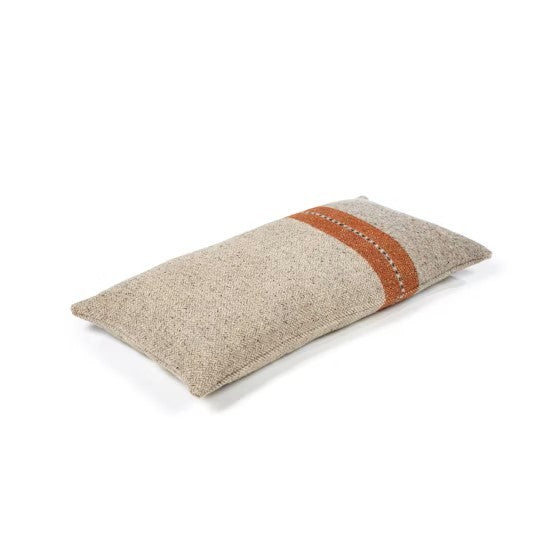 Funda cojín Montana 40 * 80 en lana de LIBECO - ambiente | Nomad Interiors