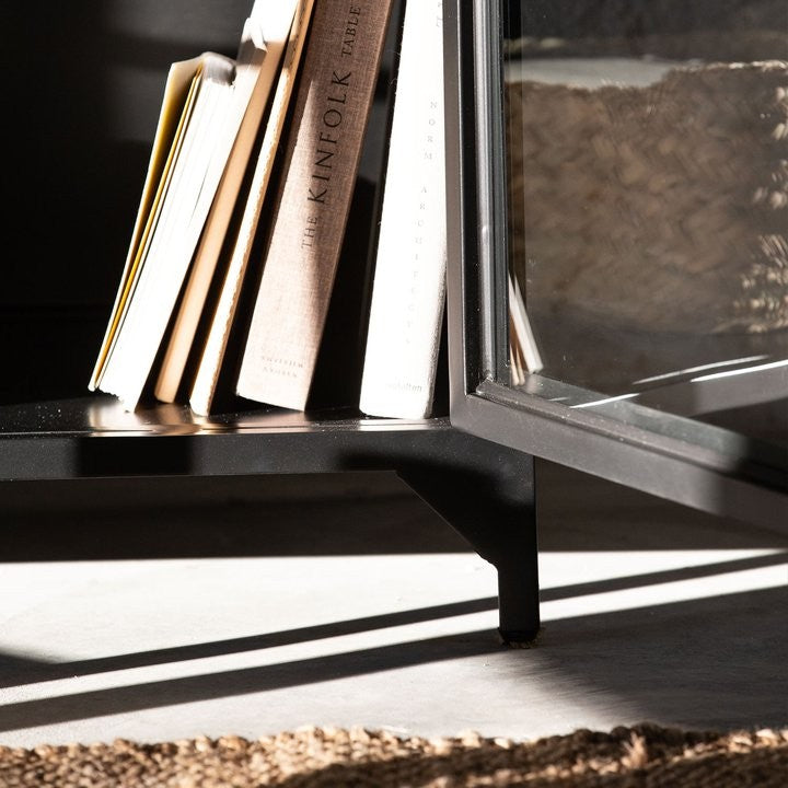 Vitrina Metal 190 cm en cristal y cerámica de Nomad Home - ambiente