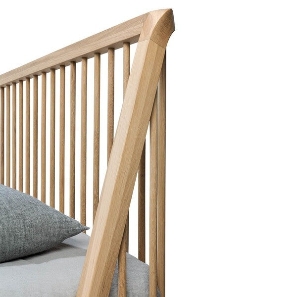 Cama Spindle Roble de Ethnicraft - vista 6 | Nomad Interiors