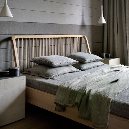 Cama Spindle Roble de Ethnicraft - vista 9 | Nomad Interiors