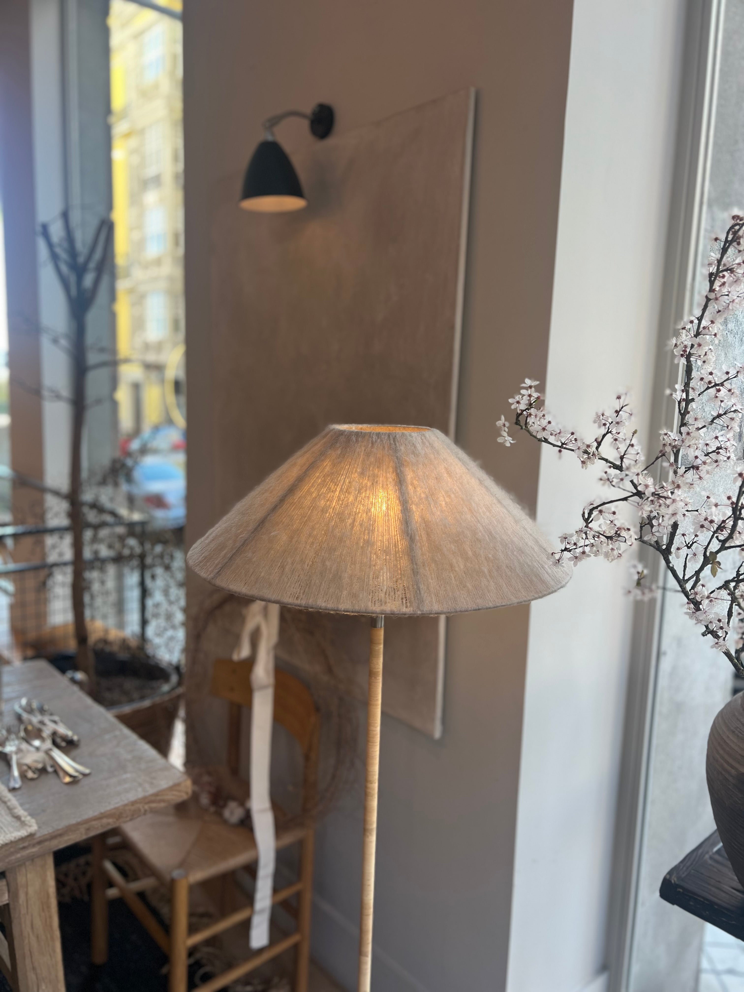 Lámpara Cónica Beige Oslo de Nomad Home - detalle