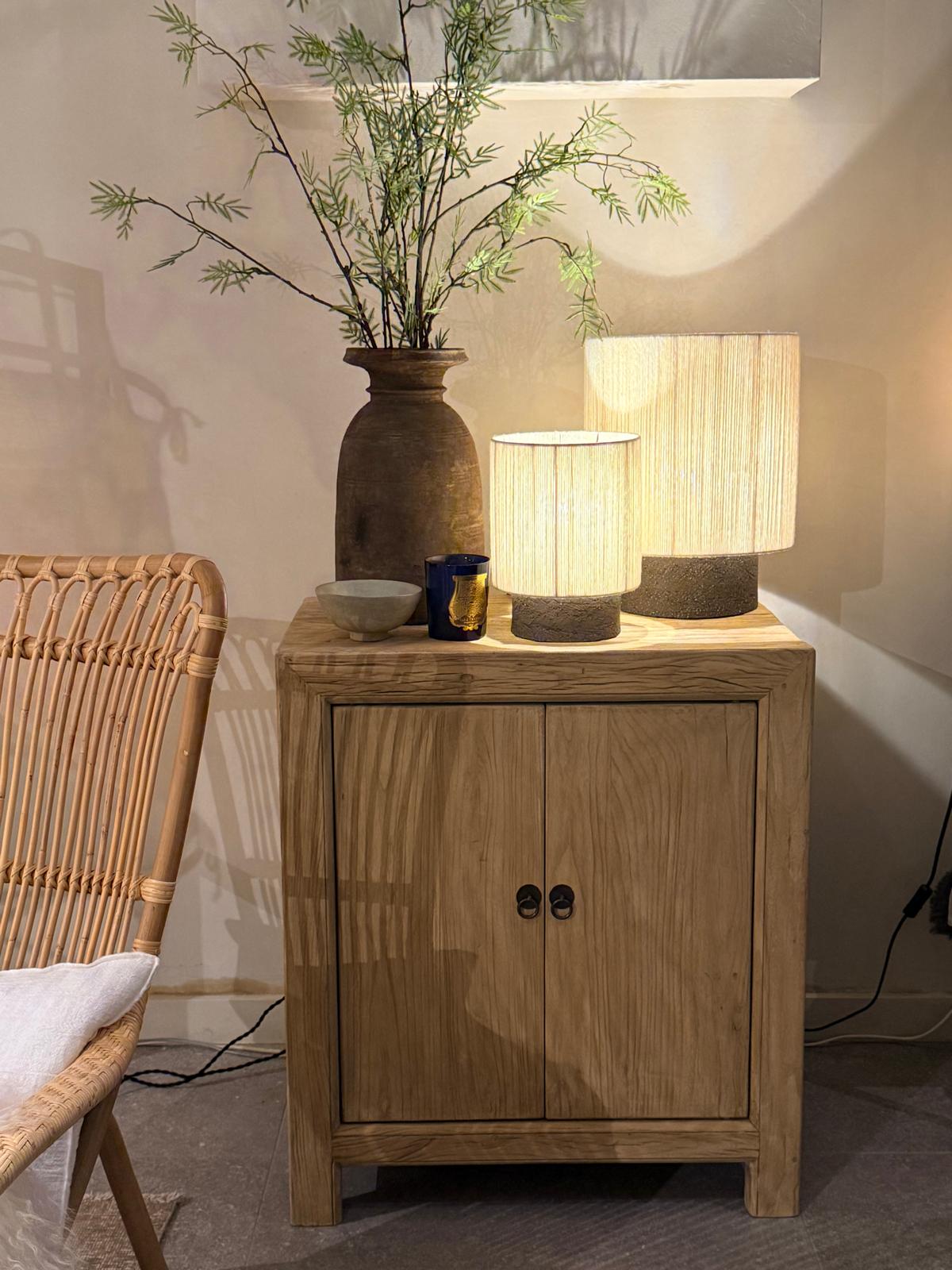 Cabinet vintage de olmo reciclado de Nomad Home en el showroom de Nomad Interiors