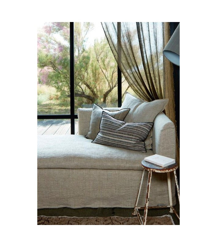 Cojín Vice Versa tela Formentera Ecorce en lino y algodón de Maison de Vacances - detalle | Nomad Interiors