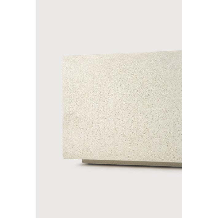 Estanteria de suelo Elements en piedra de Ethnicraft - textura | Nomad Interiors