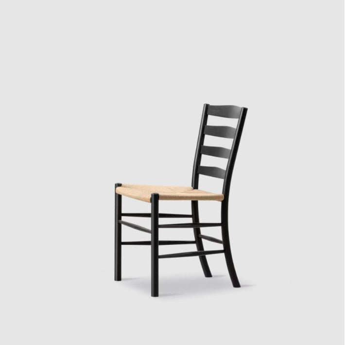 Klint Chair Negro en madera de Fredericia - vista lateral | Nomad Interiors