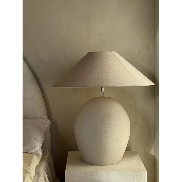Lámpara Bréa en piedra de Nomad Home - detalle
