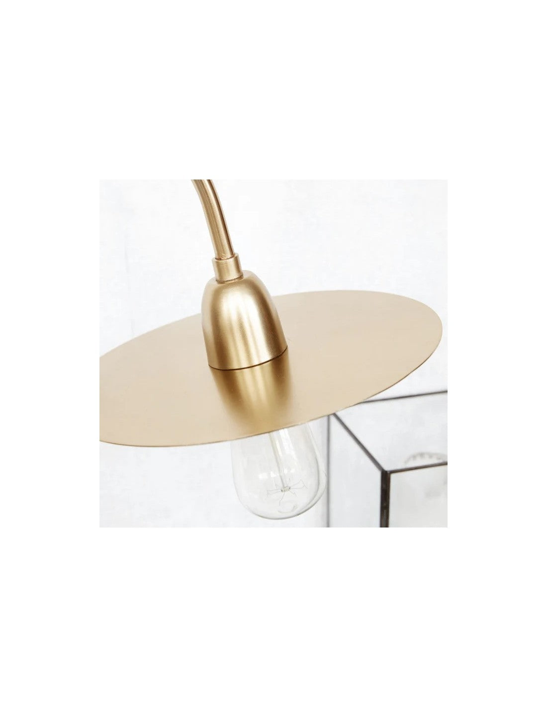 Lámpara de mesa de latón de Nomad Home - vista lateral