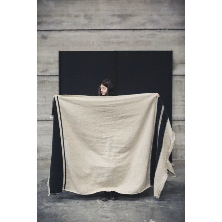 Marshall Throw en lino y lana de LIBECO - vista 6 | Nomad Interiors