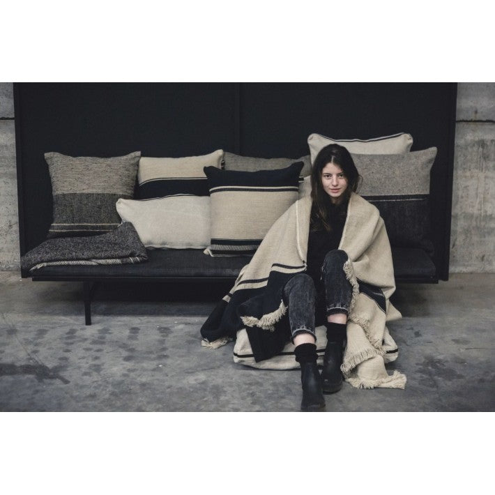Marshall Throw en lino y lana de LIBECO - vista 7 | Nomad Interiors