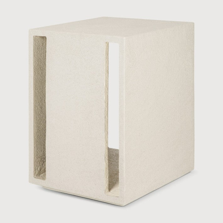 Mesita de noche Elements en piedra de Ethnicraft - ambiente | Nomad Interiors
