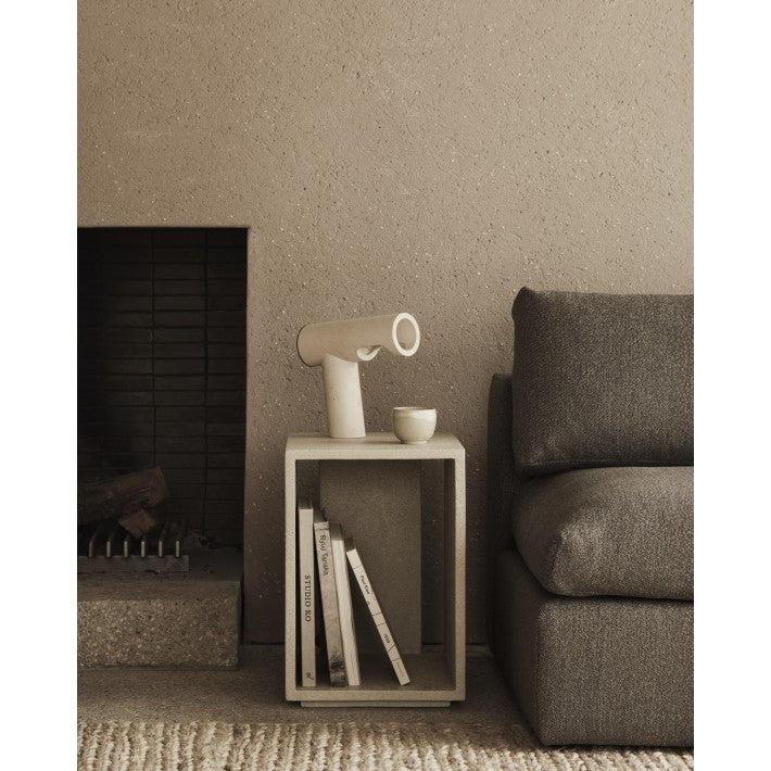 Mesita de noche Elements en piedra de Ethnicraft - detalle | Nomad Interiors