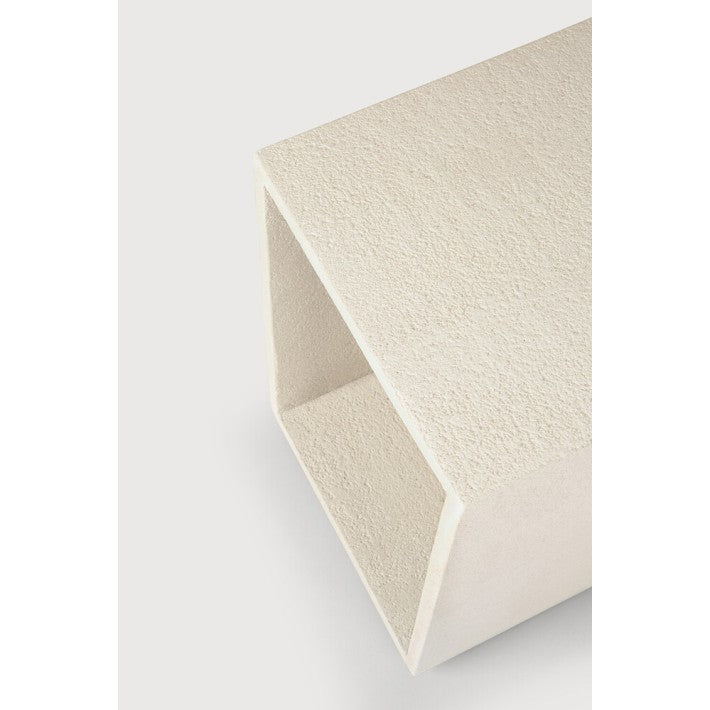 Mesita de noche Elements en piedra de Ethnicraft - textura | Nomad Interiors
