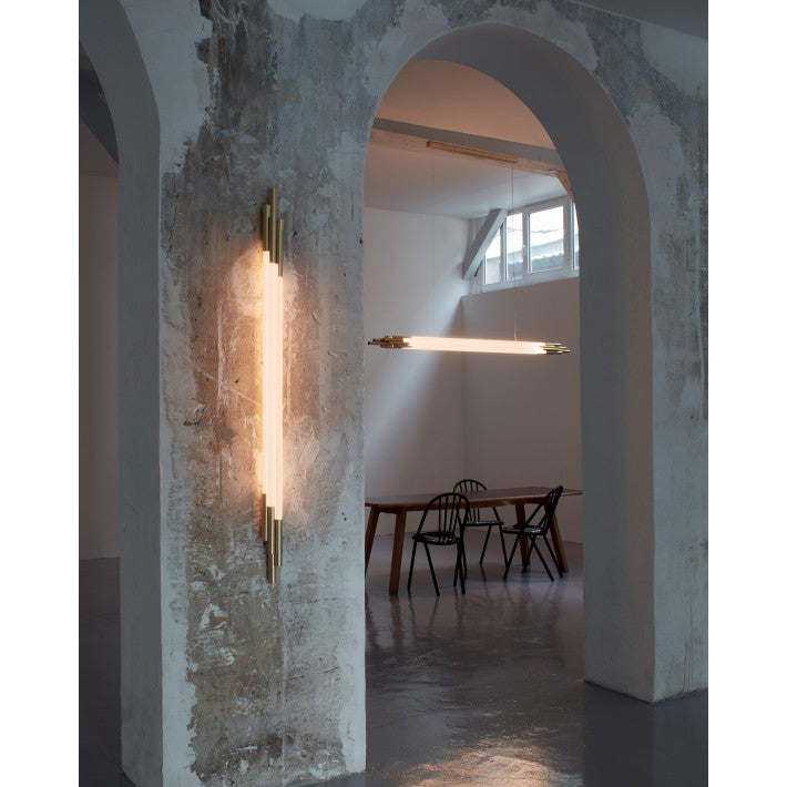 Org  Wall W 1500 en lino y cristal de DCW Editions - ambiente | Nomad Interiors