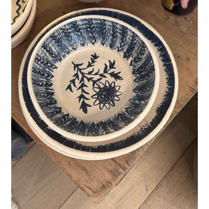 Plato de cerámica Flarou Bleu de Nomad Home - detalle