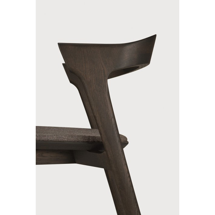 Silla Bok Roble Marrón Tapizada de Ethnicraft - ambiente | Nomad Interiors