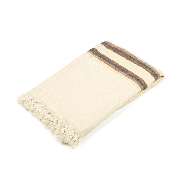 The Belgian Towel – Harlan Stripe en lino de LIBECO - vista lateral | Nomad Interiors