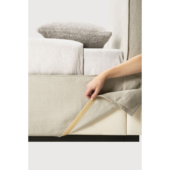 Cama Revive en lino de Ethnicraft - vista 9 | Nomad Interiors