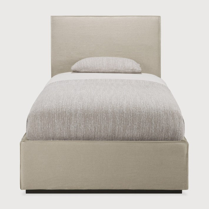 Cama Revive en lino de Ethnicraft - textura | Nomad Interiors