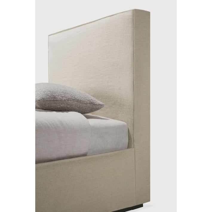 Cama Revive en lino de Ethnicraft - ambiente | Nomad Interiors