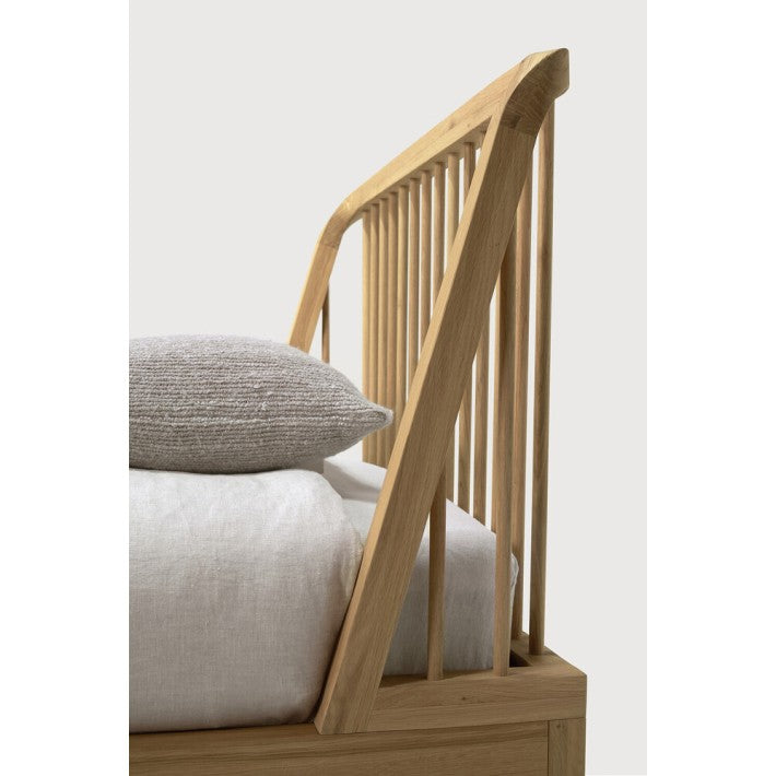 Cama Spindle Infantil en roble de Ethnicraft - vista 8 | Nomad Interiors