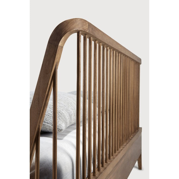 Cama Spindle Teca de Ethnicraft - vista 7 | Nomad Interiors