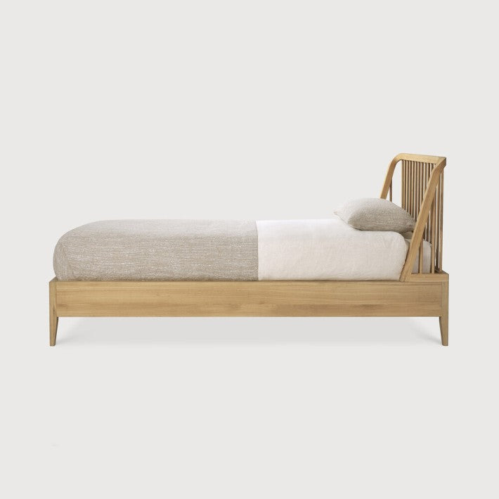 Cama Spindle Infantil en roble de Ethnicraft - ambiente | Nomad Interiors