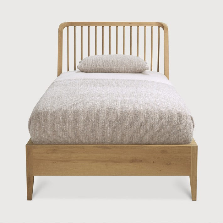 Cama Spindle Infantil en roble de Ethnicraft - vista lateral | Nomad Interiors